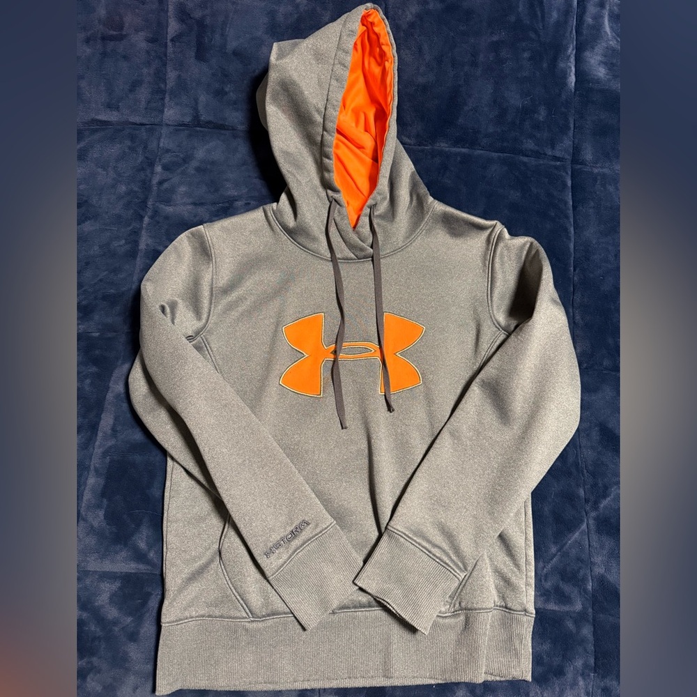 Women’s Under Armour Storm Cold Gear Hoodie size small semi-fitted